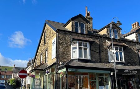 We have a treatment room with sink in the heart of Ilkley available for rent. Shared kitchenette area and entrance with us.Suitable for Therapy, Acupuncturists, Life, Health & Wellness coaches, Aromatherapists, Physiotherapists, Beauticians and Alternative therapists.