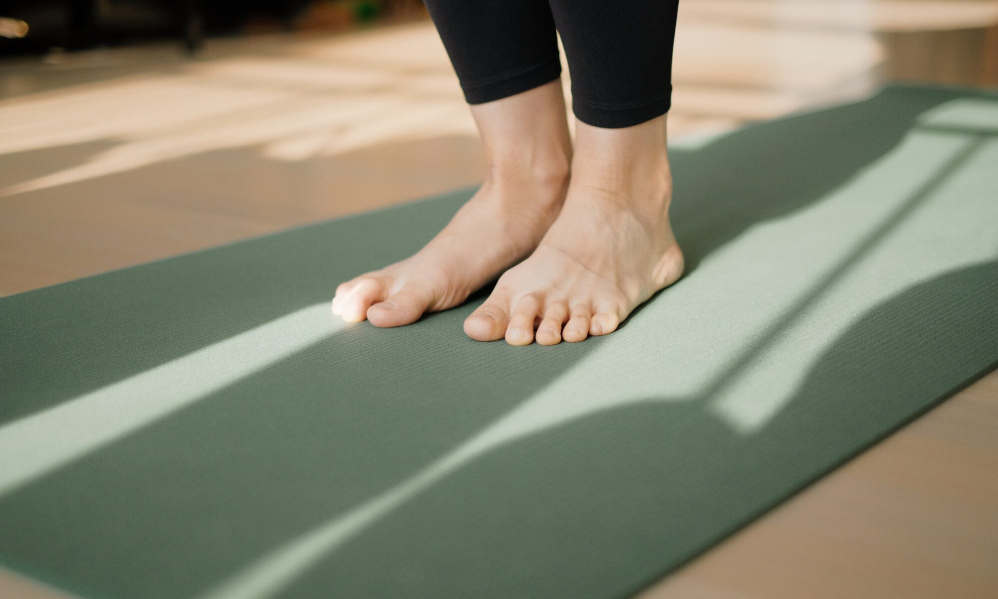 feet yoga mat